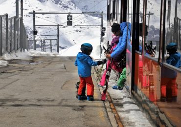 Dziecko na nartach - kiedy rozpocząć naukę jazdy?