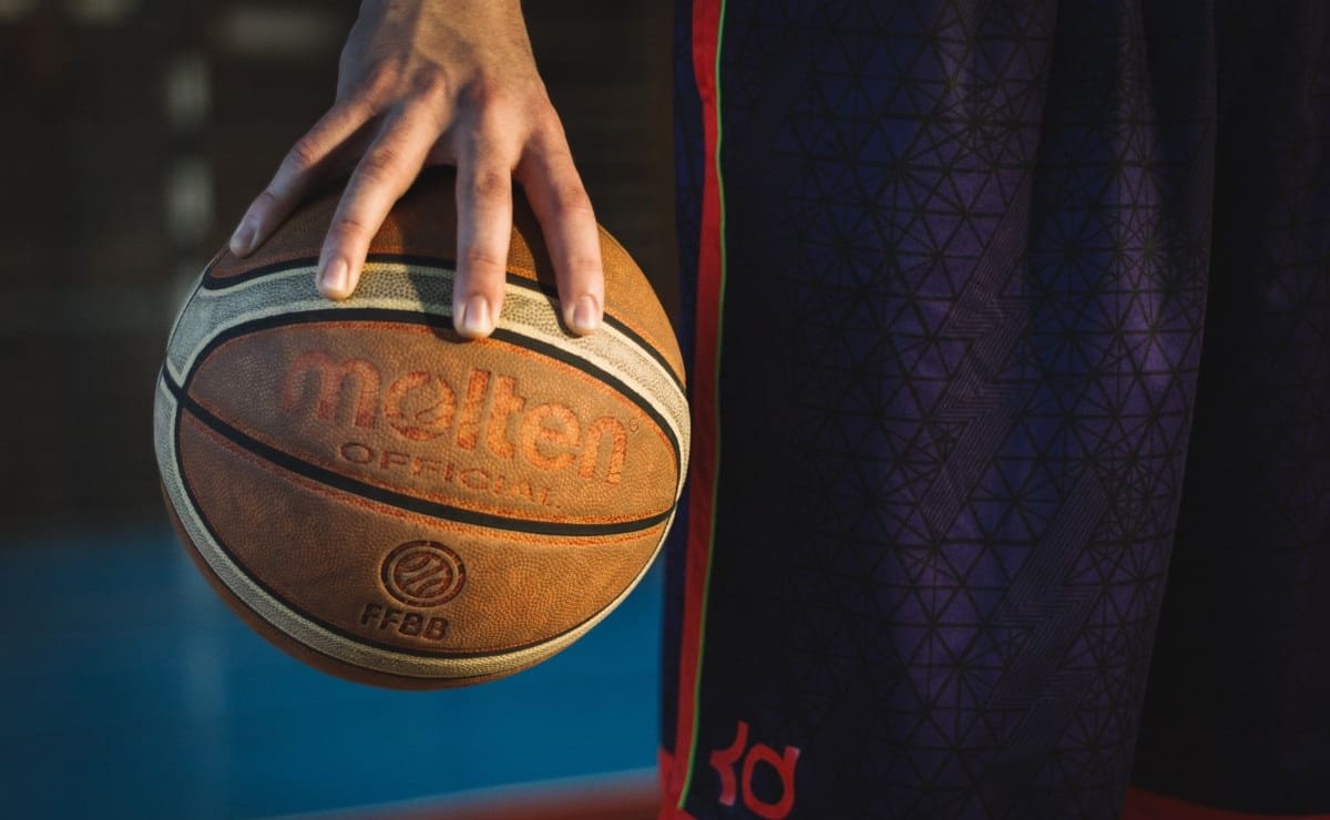 Piłka do koszykówki – jak wybrać odpowiednią?