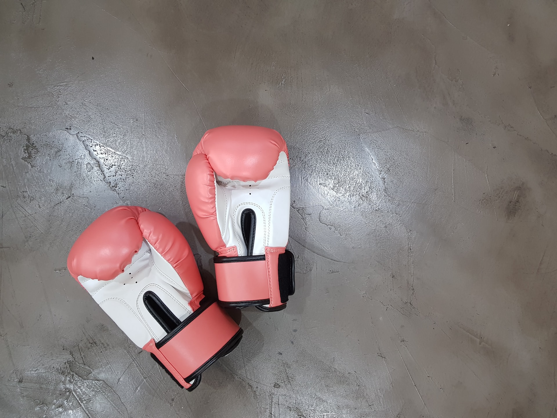 Boks dla początkujących – podstawowe elementy treningu bokserskiego