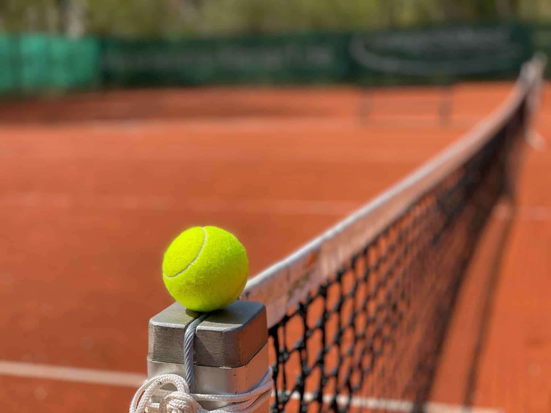Jak doskonalić grę przy siatce w tenisie ziemnym? 3 praktyczne porady