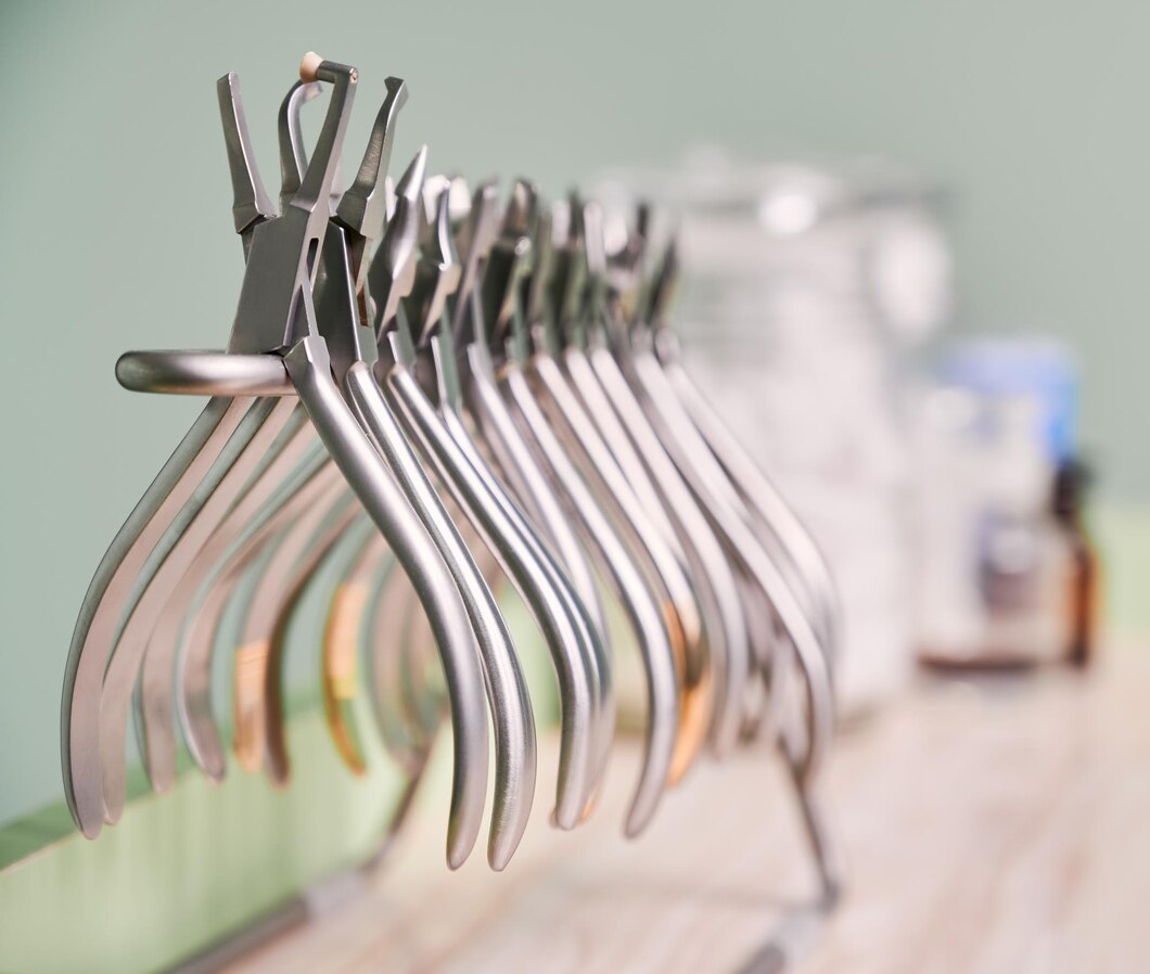 Poradnik dobrego wyboru: jakie narzędzia stomatologiczne są niezbędne do prawidłowej pracy dentysty?